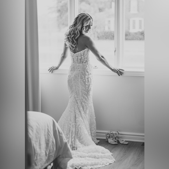 Posie Made with Love Wedding Dress - Picture 4 of 8